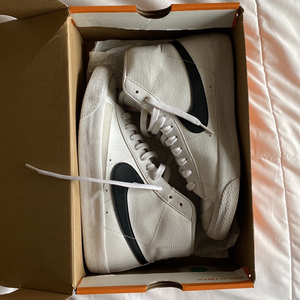 Nike Blazer Mid’ 77 Size 7Y (Women’s 8.5)